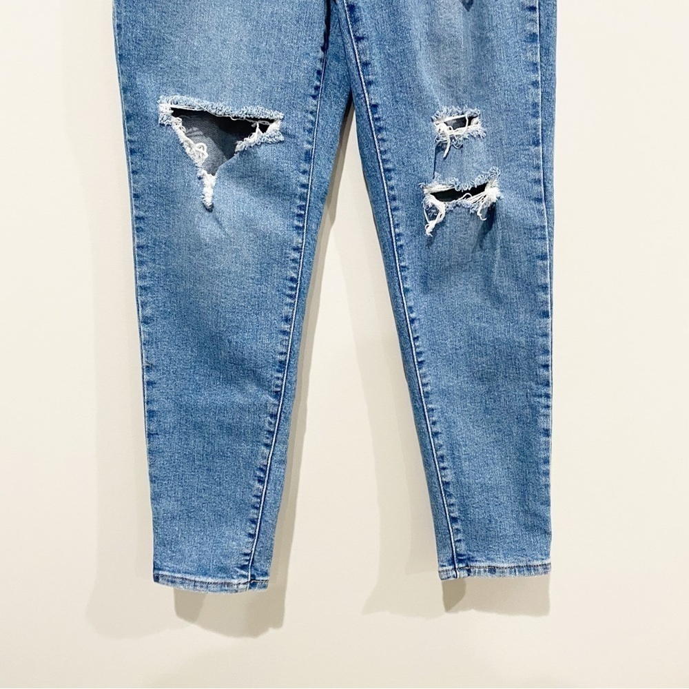 LEVI’S High Waisted Mom Jeans Distressed Medium Wash Size 24 - Picture 4 of 11